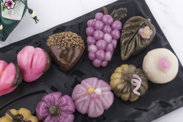 韩国传统美食半月形年糕图片下载