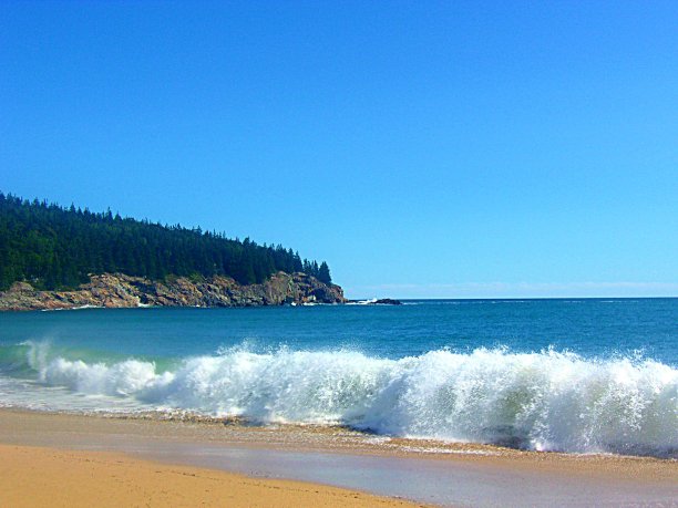 沙滩上的海浪图片下载