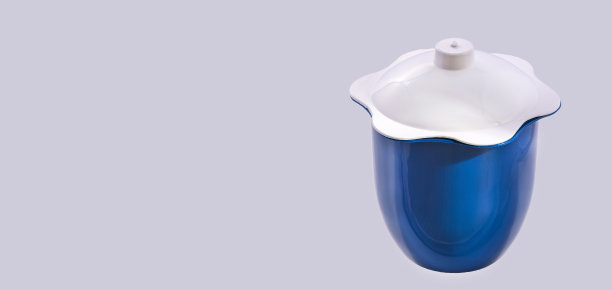 带盖的塑料食品容器-文字空间图片下载