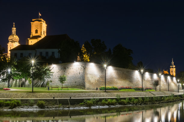 匈牙利Gyor市中心的夜晚图片下载