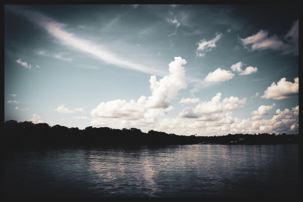 在湖上图片下载