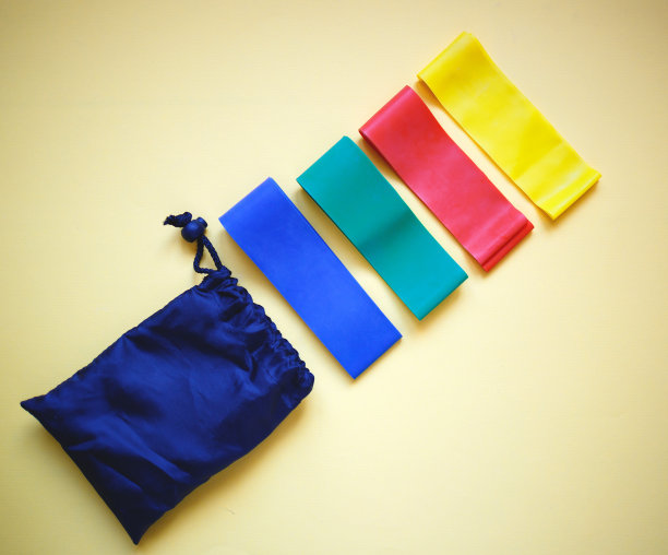 一套明亮的健身橡皮筋，适合在家运动图片下载