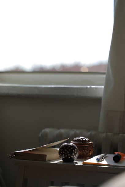 舒适的咖啡桌图片下载