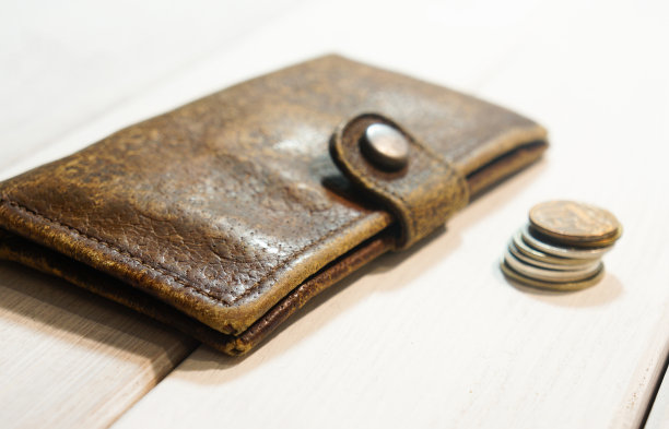 旧皮夹里有一点钱，没钱，等着发工资图片下载