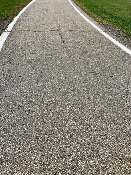 单车道沥青路图片下载