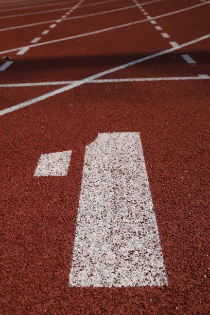 红色的跑道图片下载