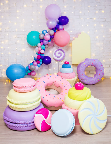 一套巨大的人造糖果和糕点装饰图片下载