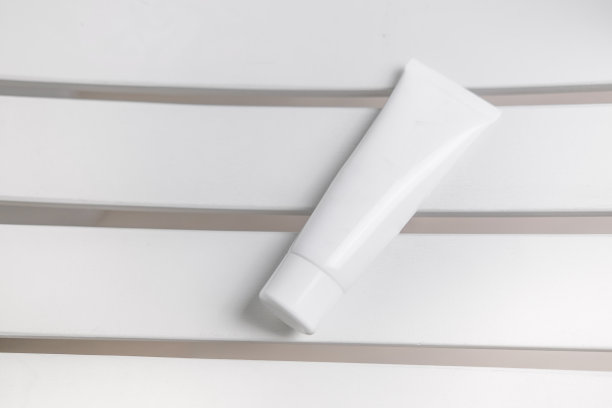 白色化妆品管白色品牌模型图片下载