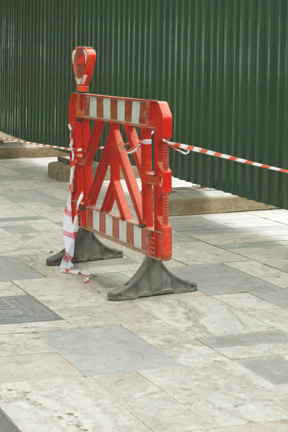 红色塑料边框与条纹胶带。图片下载