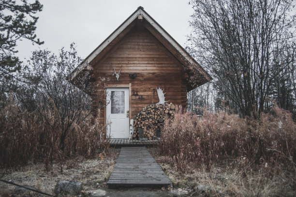 秋天的小木屋图片下载