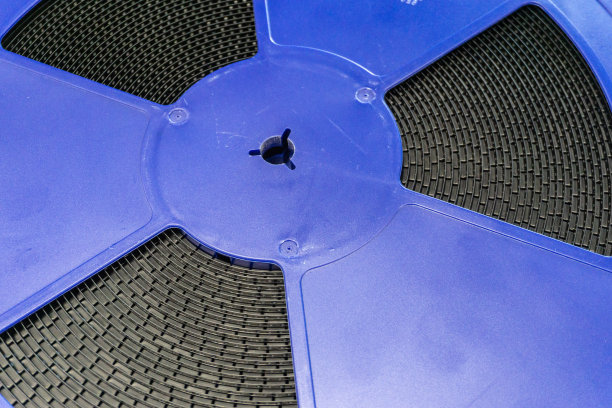 电子工厂批量生产的表面贴装电子产品的蓝色卷轴图片下载