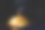 灯光穿过夜晚的树隧道。图片下载