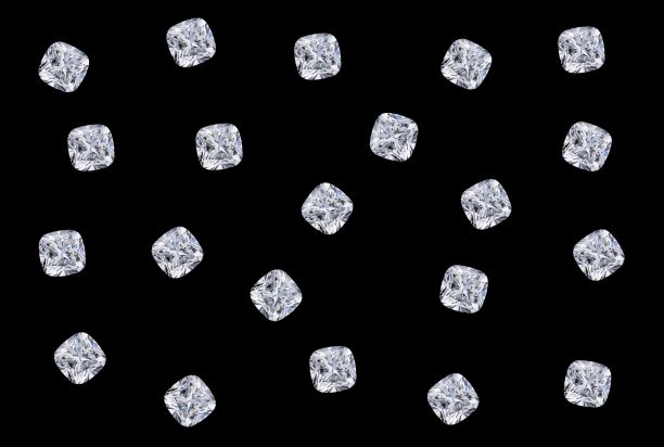 垫子切割钻石下落在黑色背景图片下载