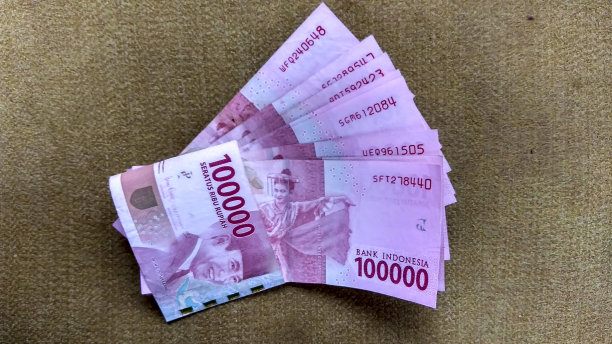 价值10万印尼盾的印尼官方货币图片下载