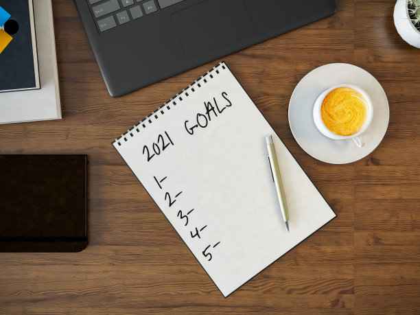 办公桌上的2021年目标清单图片下载