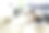 当他们搬进你的新房子时，年轻人正在组装家具。图片下载
