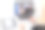 女人在家里用笔记本电脑与导师进行视频会议。远程教育理念。图片下载