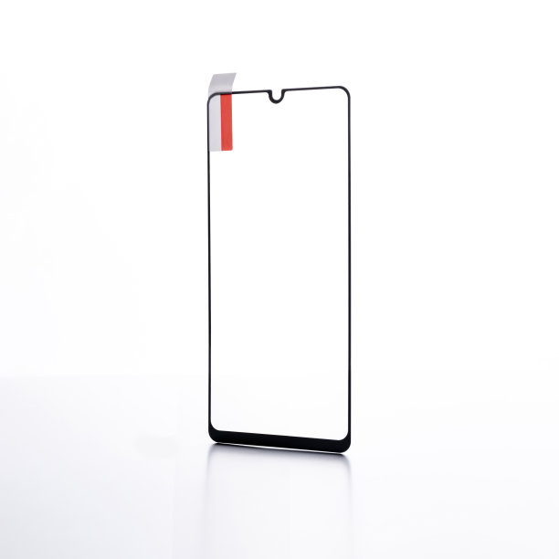 白色背景下的智能手机防护玻璃图片下载