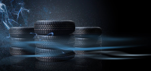 四个黑色轮胎孤立在白色背景上图片下载