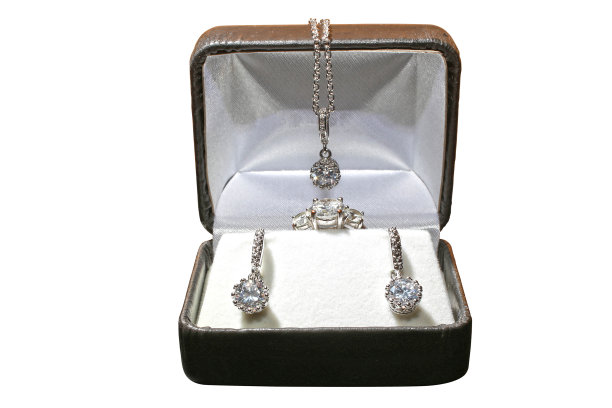 3石戒指和珠宝套装的各种礼品选择。图片下载