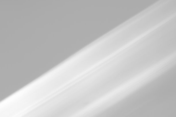 白墙上的窗户投射出的对角阴影。图片下载