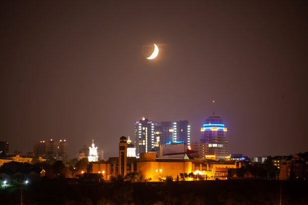 月光下的夜城图片下载