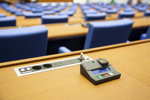 在空无一人的议会里图片下载