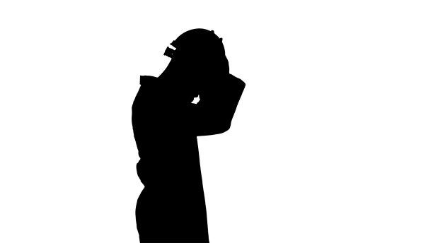 剪影科学工程师行走和戴上头盔。安全的概念图片下载