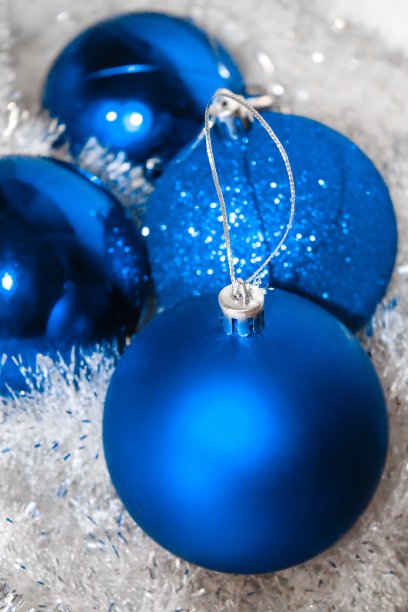 用金属丝球。新年装饰。圣诞节的背景图片下载