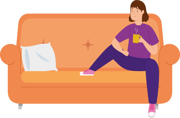 年轻女子呆在家里，坐在沙发上喝咖啡图片下载