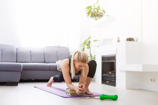 居家健身装备自我隔离，2020年隔离，居家健身图片下载