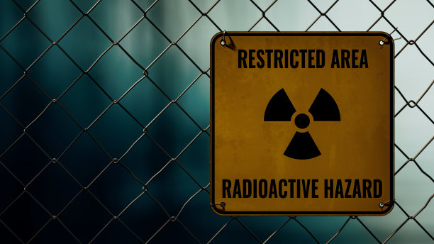 限制区域放射性危险标志在铁丝网，放射性材料处理设施概念，3d渲染图片下载