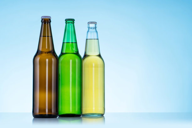 三瓶啤酒一组图片下载