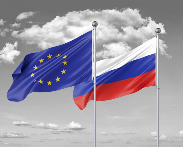 两个现实的旗帜。欧盟对俄罗斯。欧盟和俄罗斯的厚厚的彩色丝绸旗帜图片下载