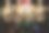 圣诞球由烟花和碑文2021的背景下，多色的散焦从新年树的灯光。图片下载