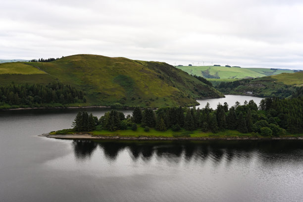 威尔士壮观的山湖景色图片下载