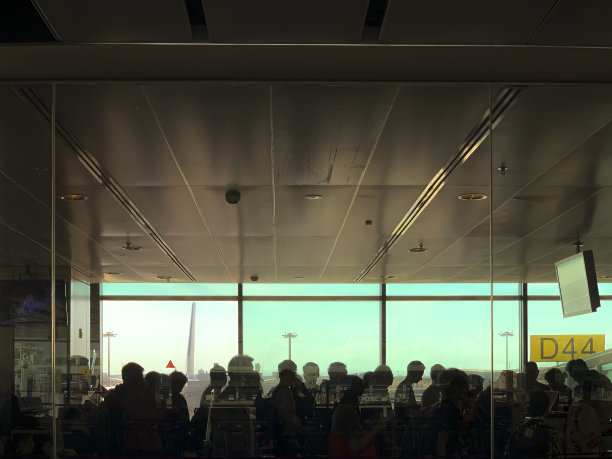 拥挤的机场图片下载