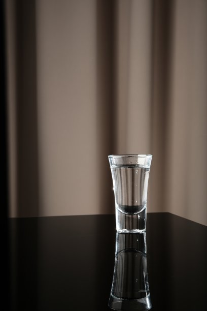 伏特加酒烈酒杯图片下载