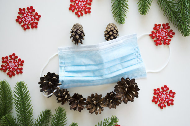 带着安全面具的锥形笑脸图片下载