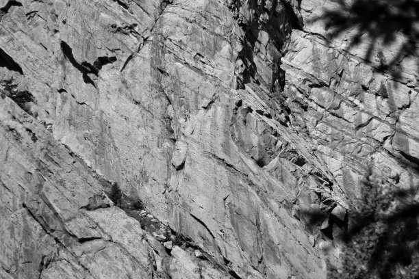 黑白攀岩者图片下载