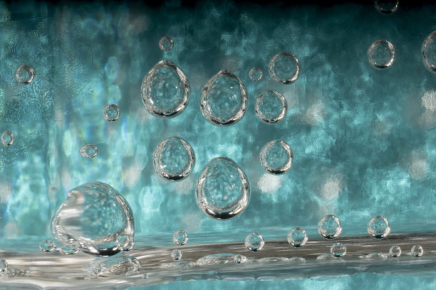 清新饮料中的气泡图片下载