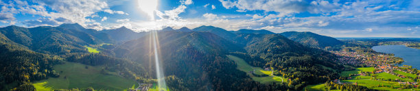 泰根湖：秋季的自然风光航拍全景，日落美景图片下载