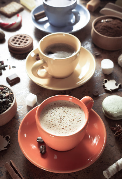 桌上有杯咖啡图片下载