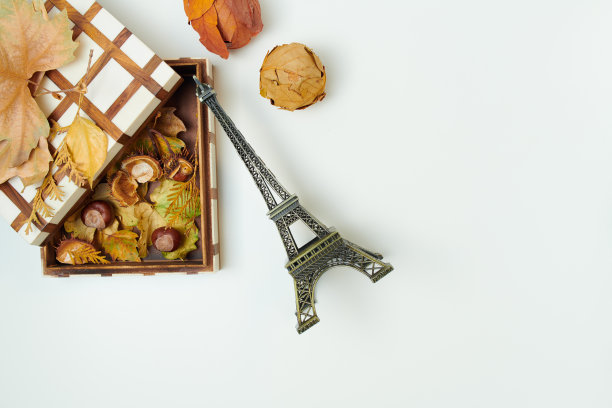 秋平躺白图片下载