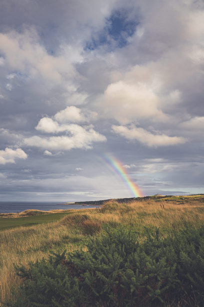 高尔夫球场的彩虹图片下载