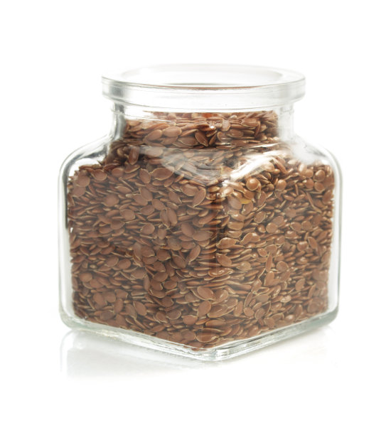 亚麻籽在桌上图片下载