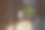 一个被铁链锁住的废弃建筑的后院图片下载