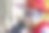 2019冠状病毒病大流行前夕，母亲给孩子戴上防护口罩图片下载