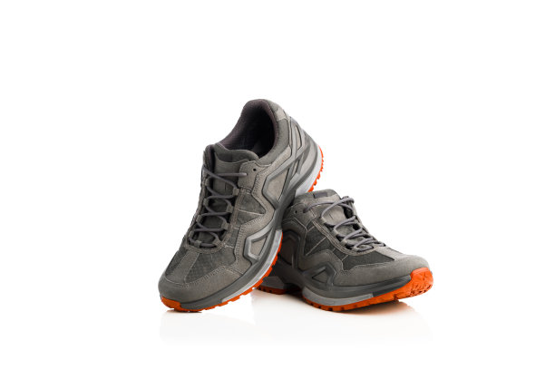 徒步运动鞋与红色鞋底，孤立在白色图片下载