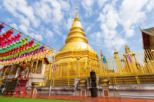 灯节和灯会在兰邦的佛寺哈利蓬猜图片下载